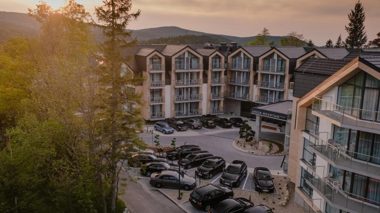 Green Mountain 5* Hotel 카르파츠 외부 사진