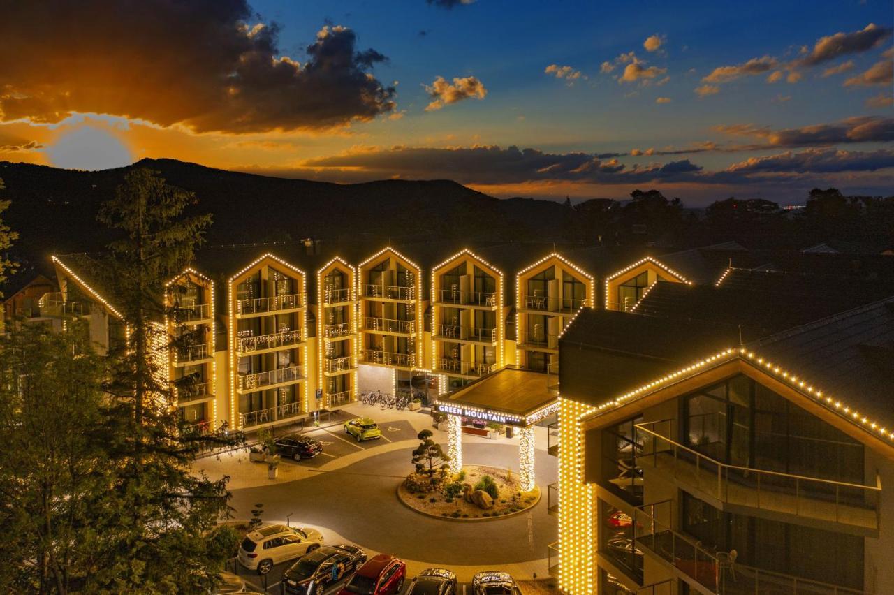Green Mountain 5* Hotel 카르파츠 외부 사진 The Village at Mammoth