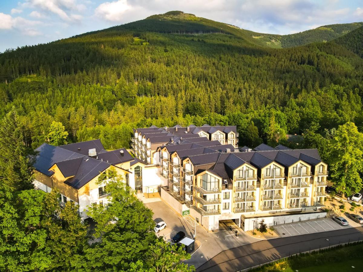 Green Mountain 5* Hotel 카르파츠 외부 사진