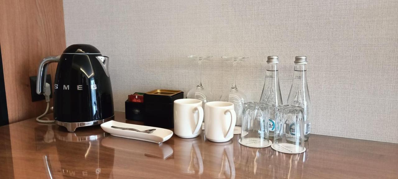 Green Mountain 5* Hotel 카르파츠 외부 사진 Bottled water in a hotel room