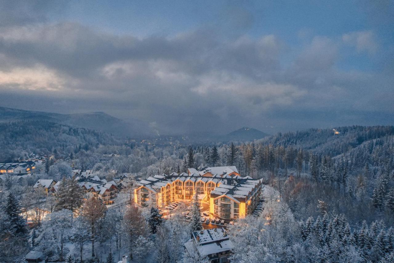 Green Mountain 5* Hotel 카르파츠 외부 사진 Aerial view of the resort