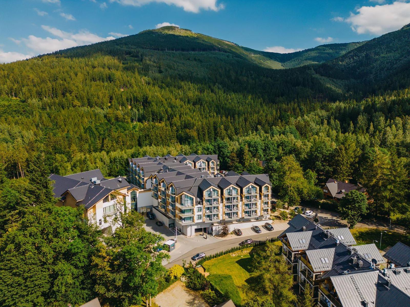 Green Mountain 5* Hotel 카르파츠 외부 사진 Aerial view of the resort