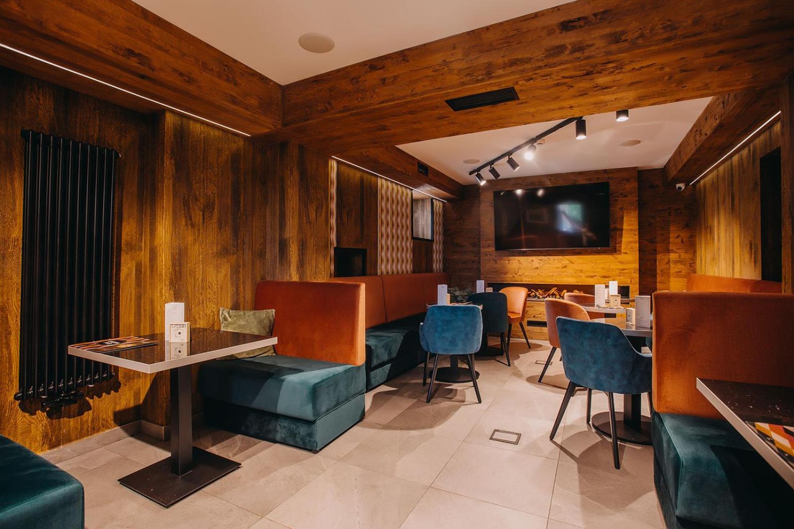 Green Mountain 5* Hotel 카르파츠 외부 사진 Restaurant interior