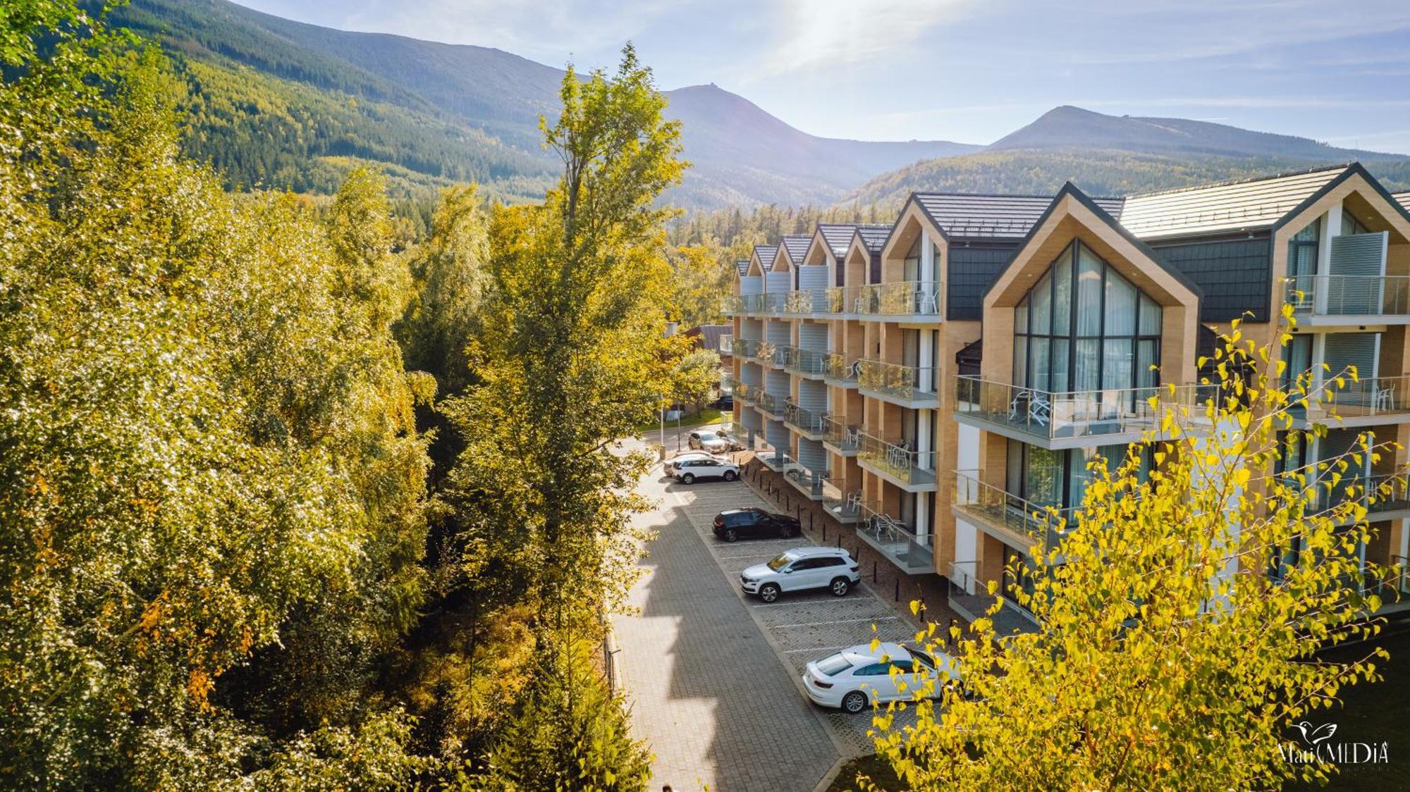 Green Mountain 5* Hotel 카르파츠 외부 사진 Residential complex in the village