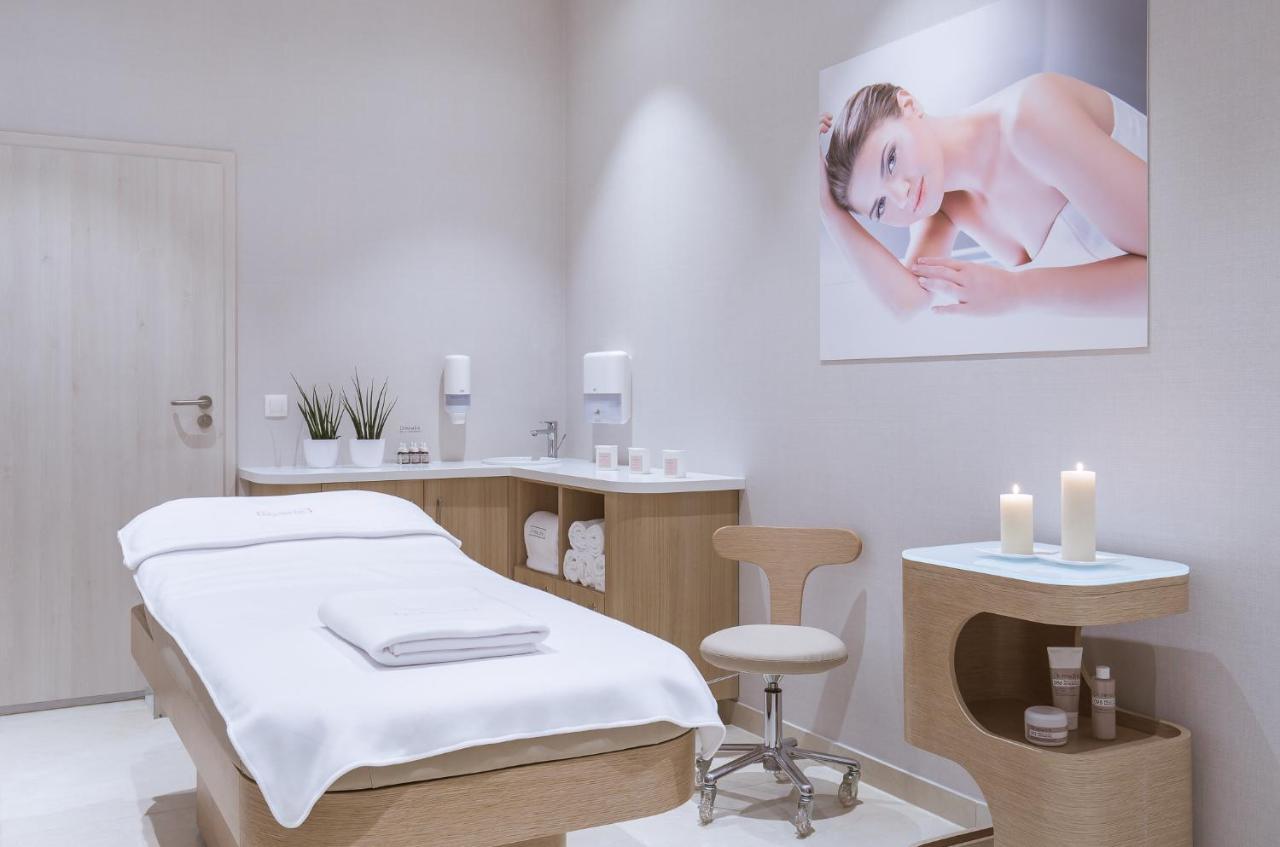 Green Mountain 5* Hotel 카르파츠 외부 사진 A treatment room at a spa
