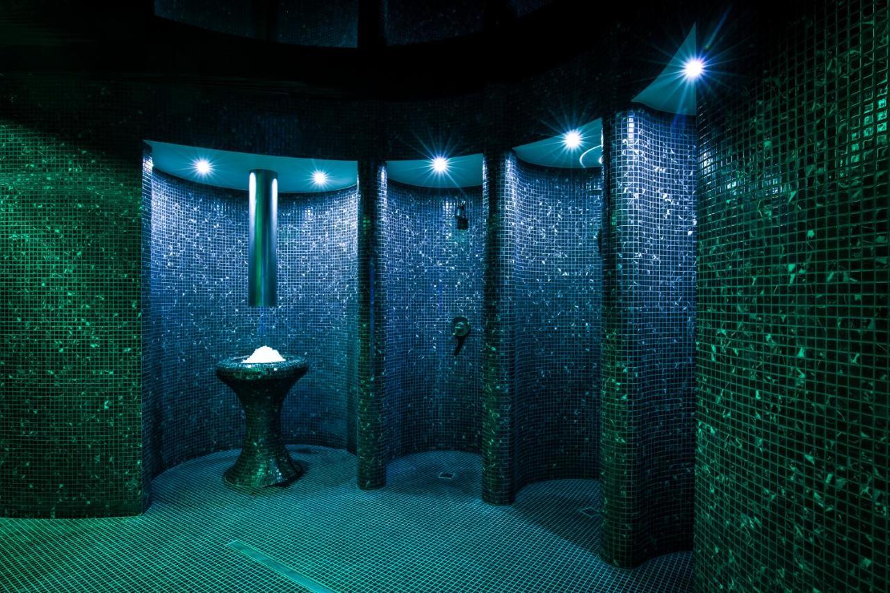 Green Mountain 5* Hotel 카르파츠 외부 사진 The spa at The Landmark