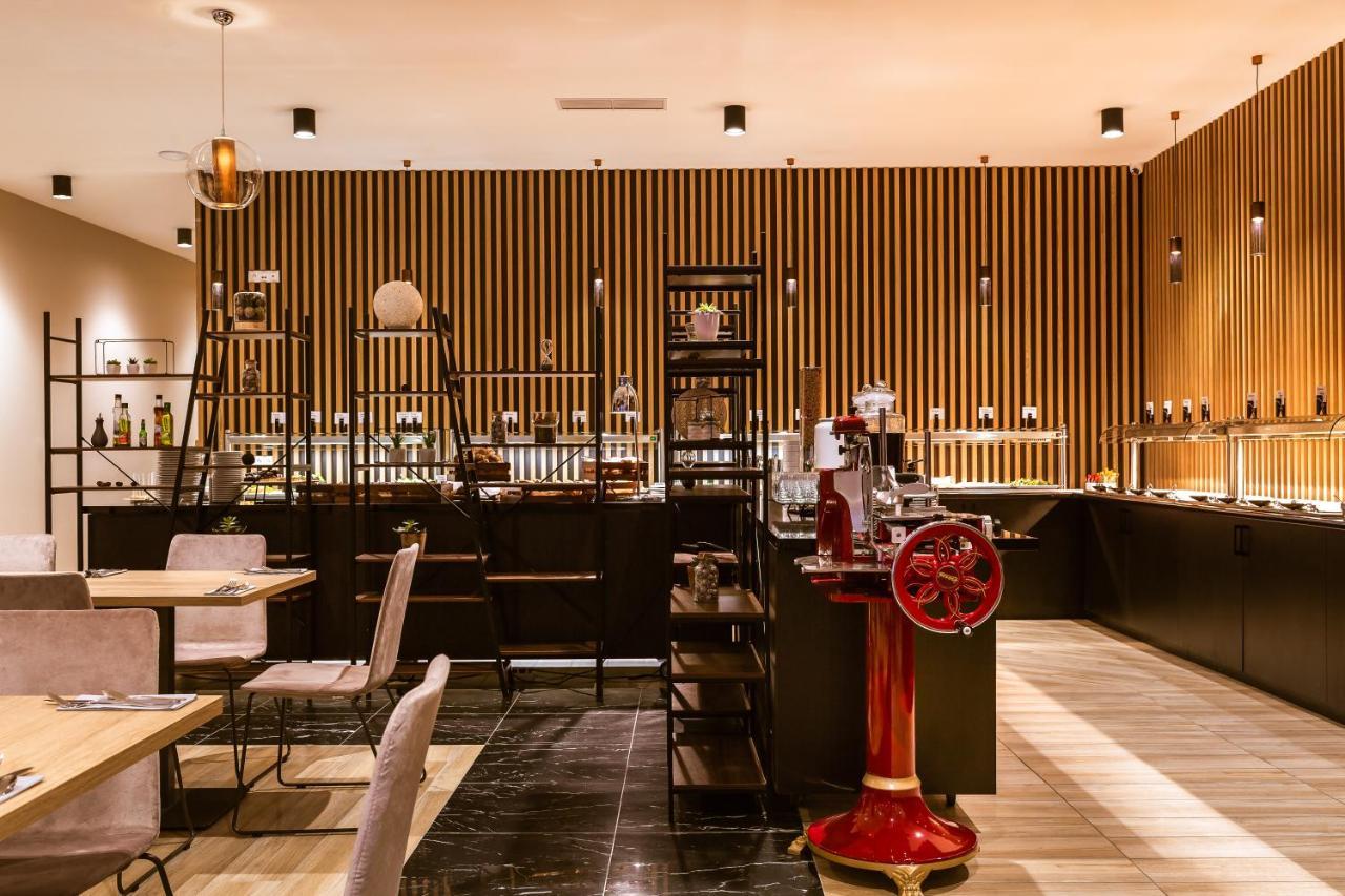 Green Mountain 5* Hotel 카르파츠 외부 사진 The restaurant